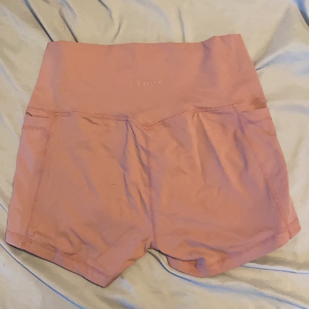 Large Workout Shorts with Pockets - Picture 3 of 3